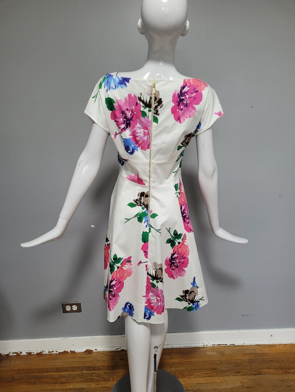 Kate Spade New York "Jess" Dress in Full Bloom White & Pink Floral, Size 8 - Picture 4 of 7